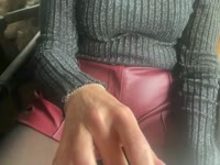 Ik ben een sensuele en zelfverzekerde vrouw met prachtige, volle borsten en een ontembare lust voor passie. Thuis kom ik veel te kort, en ik verlang naar iemand die me écht weet te prikkelen. Mijn gedachten dwalen vaak af naar spannende avonturen, en ik ben altijd in de stemming om te genieten. Ben jij degene die me kan geven wat ik mis? Laat me niet te lang wachten…