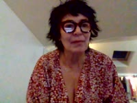 Coucou merci de venir découvrir qui je suis une femme mature, coquine qui aime la simplicité, la sensualité, gourmande de nouvelles choses et très cochonne, à deux c