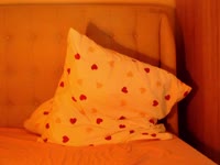 J’aime la domination pour l’intensité qu’elle crée, ce mélange de contrôle, de tension et de connexion. Mais j’aime tout autant les shows très sensuels et profondément sexuels, où je me laisse porter par le désir et l’énergie du moment. Avec moi, tu peux choisir : être guidé, soumis… ou vivre une expérience ultra passionnée et …