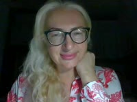 I’m a girl who balances calmness with a touch of playfulness. I enjoy feeling the rhythm of life, catching small moments and turning them into an atmosphere you want to stay in. I appreciate honesty, sincerity, and easy communication—it