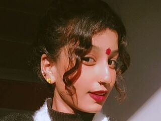 camgirl showing tits DiaQuin