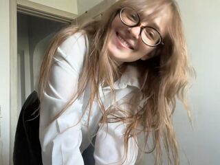 naked girl with webcam fingering pussy EmiliaWeber