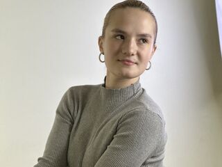 closeup cam LorrianePytko