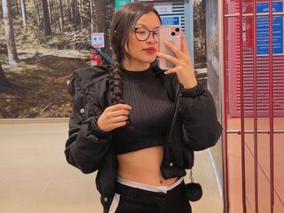 hot cam girl fingering shaved pussy AkiraFlorez