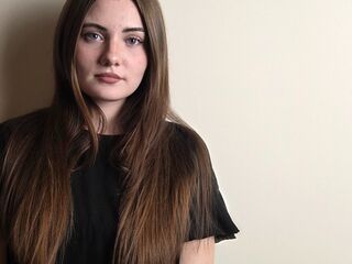 topless cam girl AlfrediaRoubekas