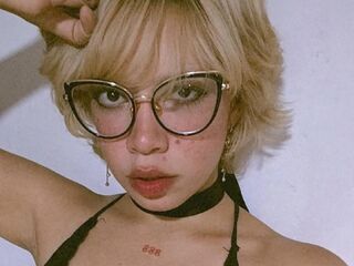 camgirl masturbating with sex toy AmelieMari