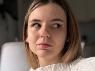 naughty cam girl fingering pussy AnnikaMorgan