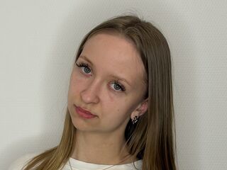 naughty camgirl masturbating with dildo AundreaMoczo