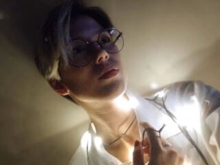 hot cam girl masturbating with sextoy AureliaRavens