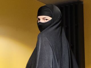 topless cam girl BiaBlack