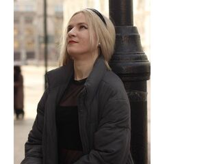 naked camgirl photo CarinGoodwin