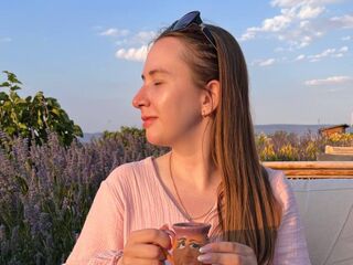camwhore masturbating with sextoy CherylWien