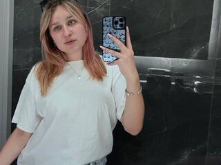 naked camgirl masturbating with dildo ChuFlorendo
