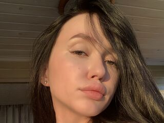 cam girl playing with dildo DeanneMizzell