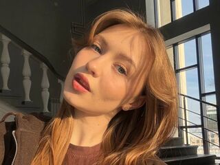 naked girl with webcam masturbating with vibrator DenaeMckendrick