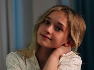 cam girl fingering pussy DorisCounsell