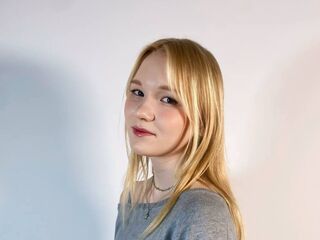 nude gamgirl ElmaKinnunen