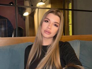 naked cam girl fingering pussy EmmyRamsdell