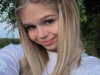 naked webcam girl fingering EricaVon