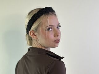 girl chatroom EvetteHilado