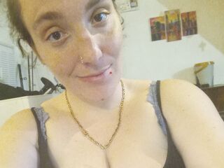 camgirl fingering shaved pussy FionaAnoif