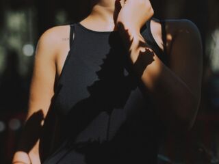 naked camgirl HathawayAwa