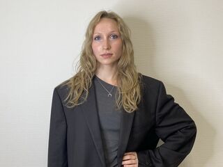 nude webcam girl IrinaVelzeboer