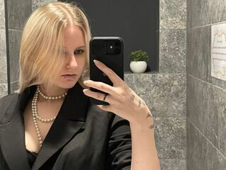 camwhore masturbating with dildo JenaeMcquillen