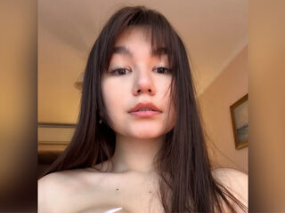 camslut fingering shaved pussy JuliaCutee