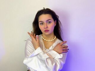 camslut showing tits JulietaWilde