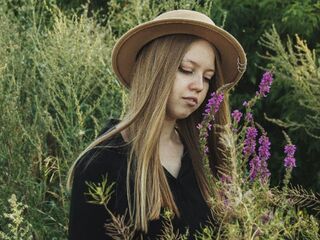 naked girl with webcam masturbating with sextoy KarenLowe