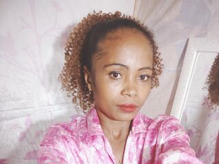 shaved pussy webcam LayahMorgane