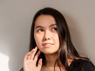 jasmin LeoniaMangis