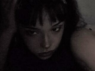 cam girl playing with vibrator LilieRebecca