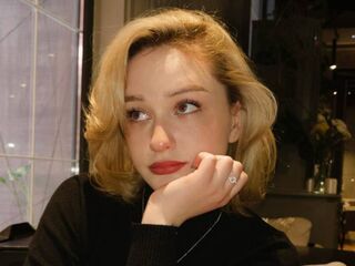 chat with cam LilithYongi