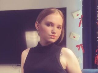 cam girl fingering pussy LoraKen