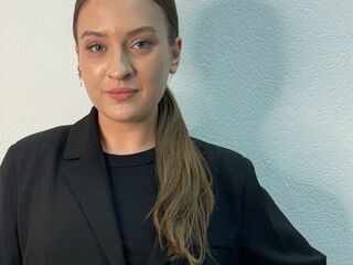 erotic cam LyndaEstle