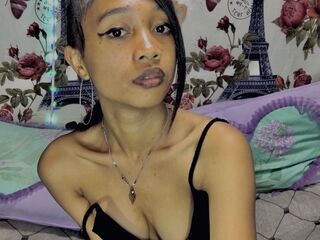 beautiful webcamgirl MacuttyMiria