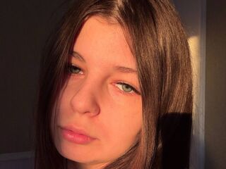 naughty camgirl masturbating with vibrator MargarettJohns