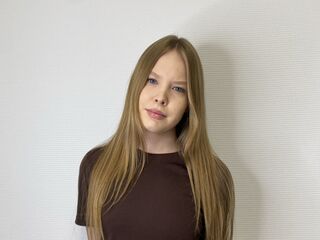 camgirl masturbating with vibrator MariSeason