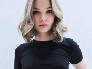 girl webcam show MarielMessina