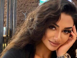 chat show MayaDastrup