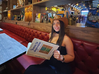 camslut spreading pussy MelanyCol