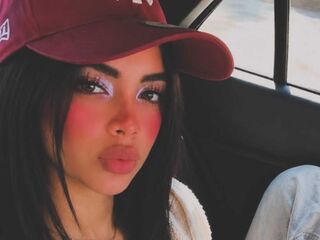 closeup cam MeliThompson