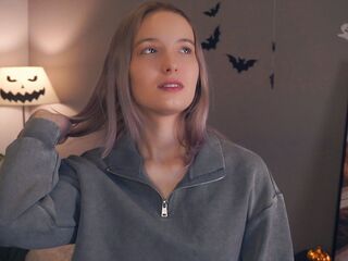 chat with cam RessieKaua