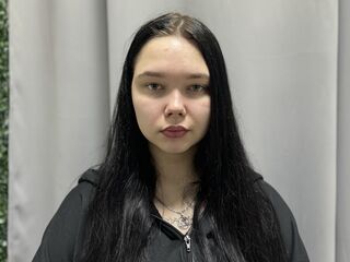 hot cam girl fingering shaved pussy RosaMartines