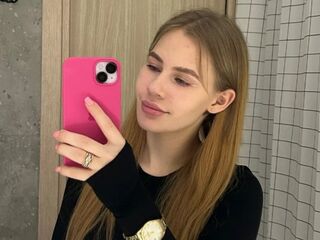 cam girl masturbating with dildo SandyMolacek