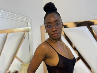 naked cam girl picture SelenaHadid