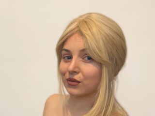topless cam girl SharraZeinn