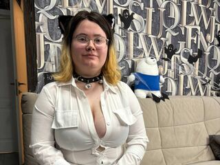 camgirl playing with sex toy SofiaKlarck